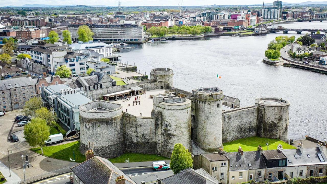 Radisson Blu Hotel And Spa, Limerick Exterior photo